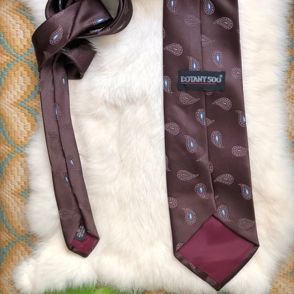 Paisley Patterned Botany 500 Men’s Necktie - Picture 7 of 8
